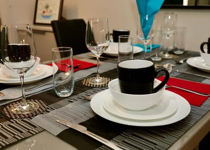 Aqua Dreams - Serviced Luxury Modern Belfast City Centre 2 Bed Apartment