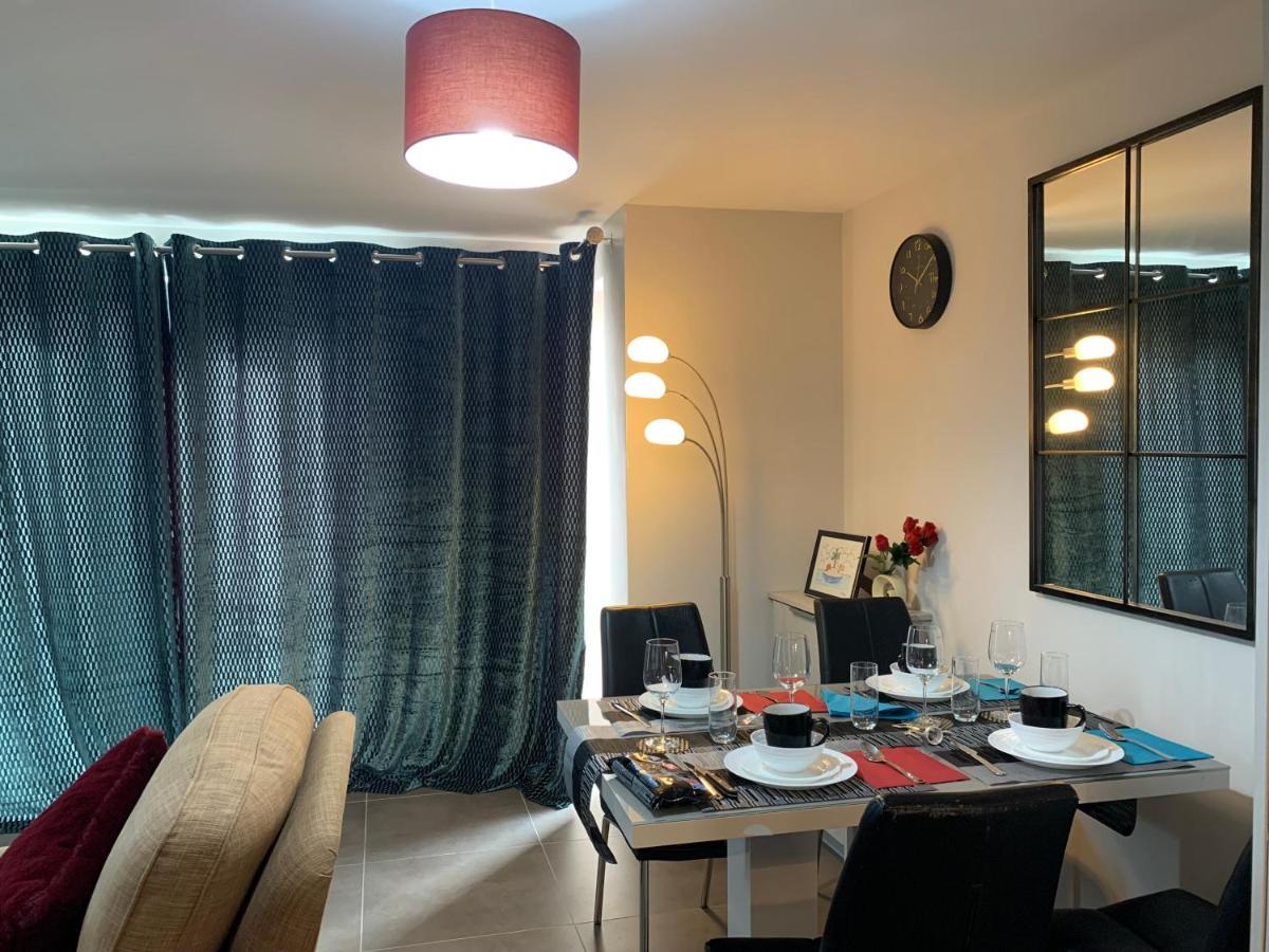 Aqua Dreams - Serviced Luxury Modern Centre 2 Bed Apartment