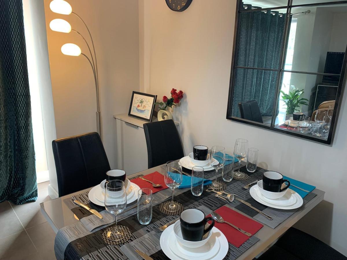 Aqua Dreams - Serviced Luxury Modern Centre 2 Bed