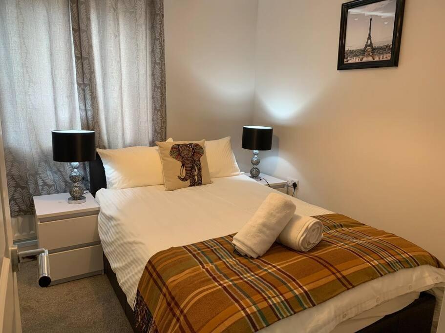 Aqua Dreams - Serviced Luxury Modern Centre 2 Bed Apartment Belfast