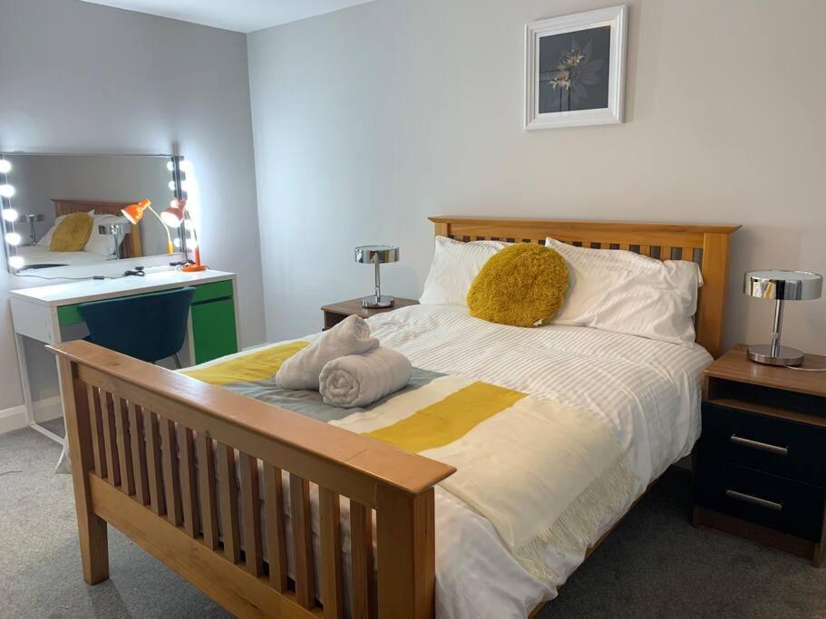 Aqua Dreams - Serviced Luxury Modern Centre 2 Bed