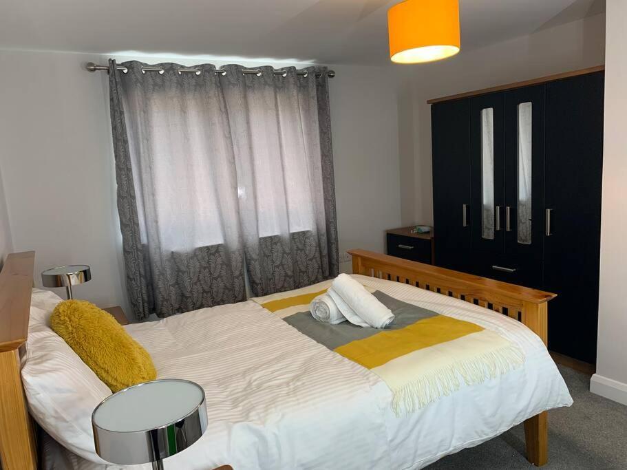 Aqua Dreams - Serviced Luxury Modern Centre 2 Bed Apartment Belfast