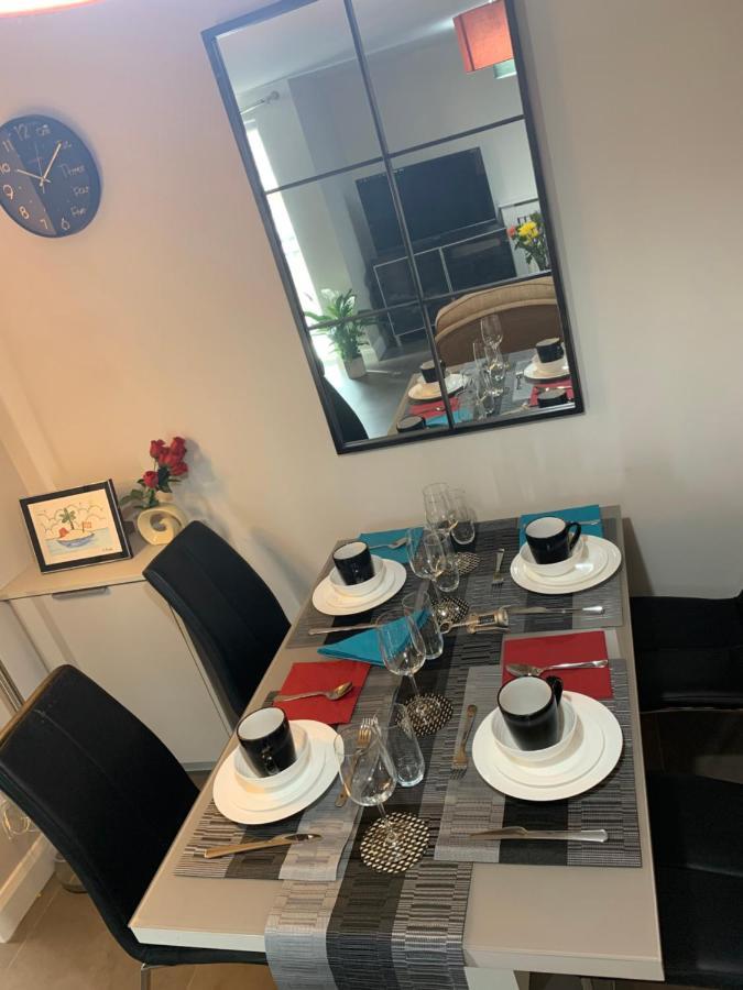Aqua Dreams - Serviced Luxury Modern Centre 2 Bed * Belfast