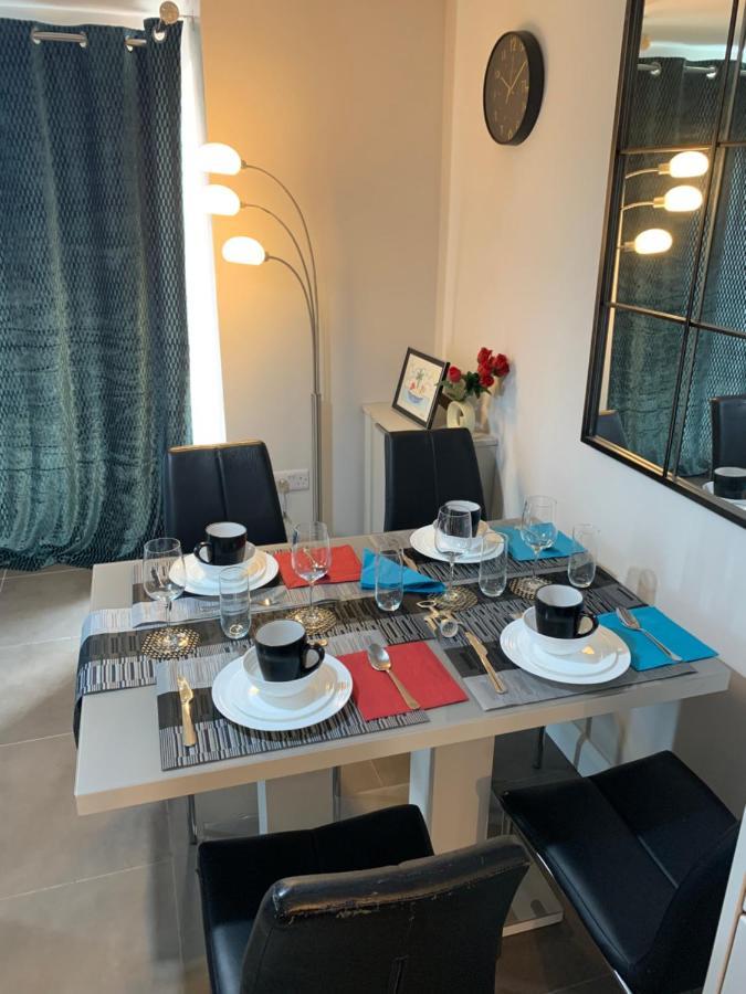 Aqua Dreams - Serviced Luxury Modern Centre 2 Bed