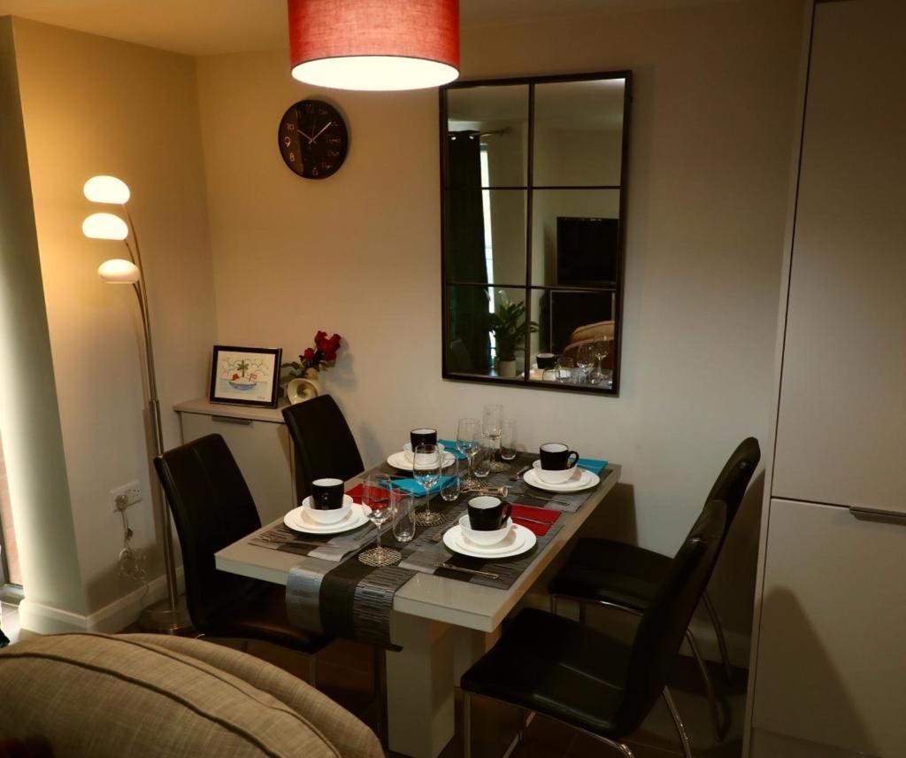 Aqua Dreams - Serviced Luxury Modern Centre 2 Bed *