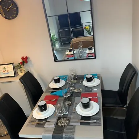 Aqua Dreams - Serviced Luxury Modern Belfast City Centre 2 Bed Apartment Exterior photo